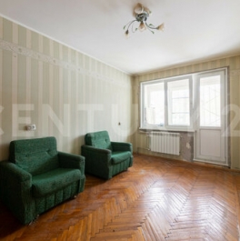 Продажа 4-комн квартиры на вторичном рынке улица Морской Пехоты,  д. 8 к1