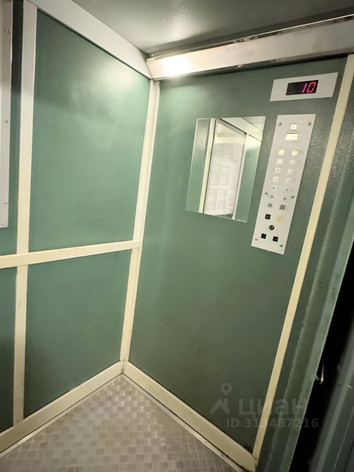 Продажа 3-комн квартиры на вторичном рынке Нахабино пгт, улица Школьная,  д. 13