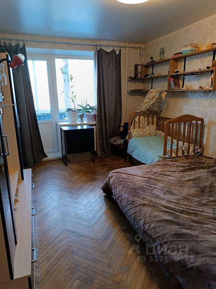 Продажа 3-комн квартиры на вторичном рынке Гатчина, улица Урицкого, 32
