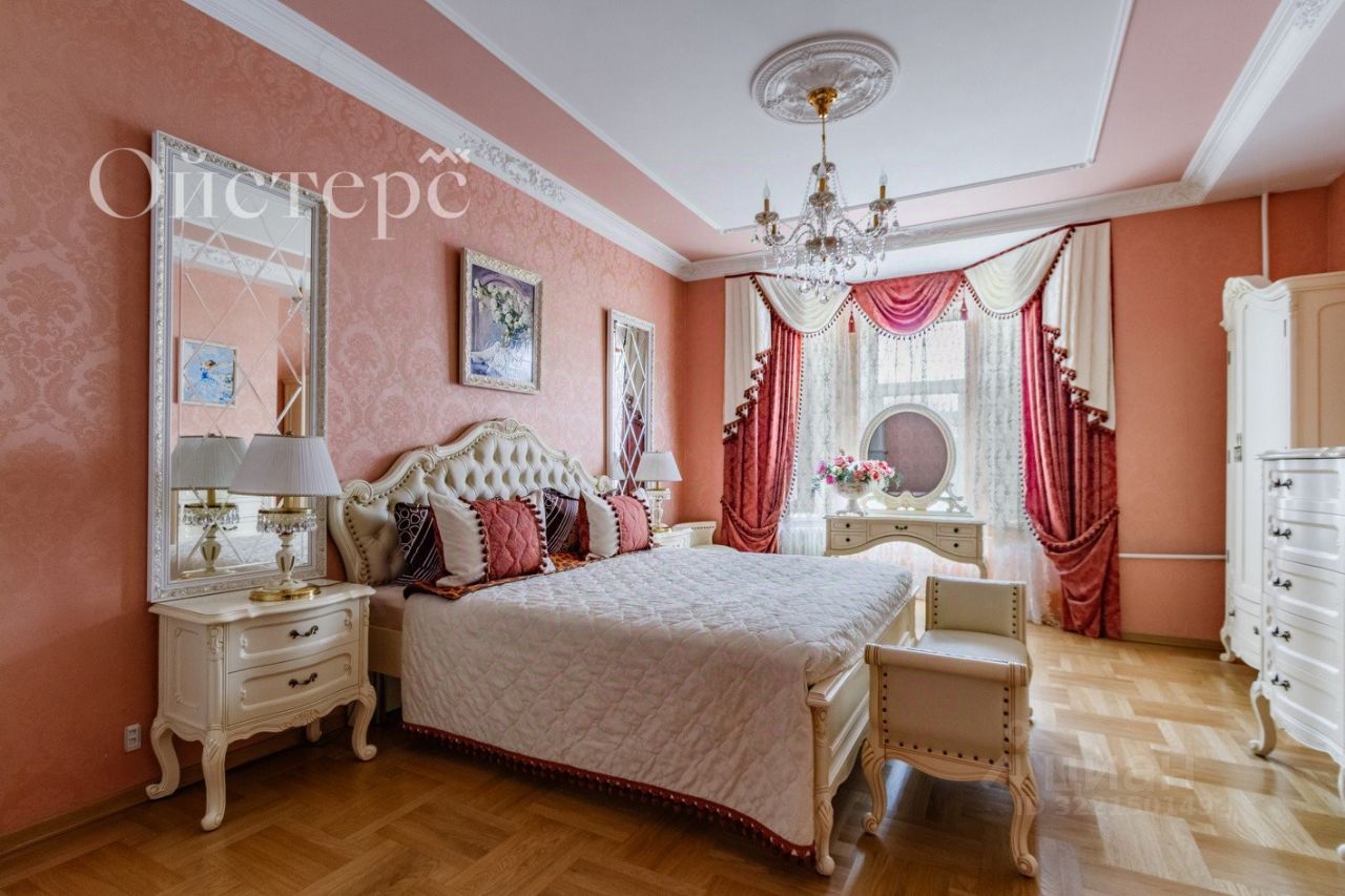 Продажа 4-комн квартиры на вторичном рынке улица Лизы Чайкиной, 17