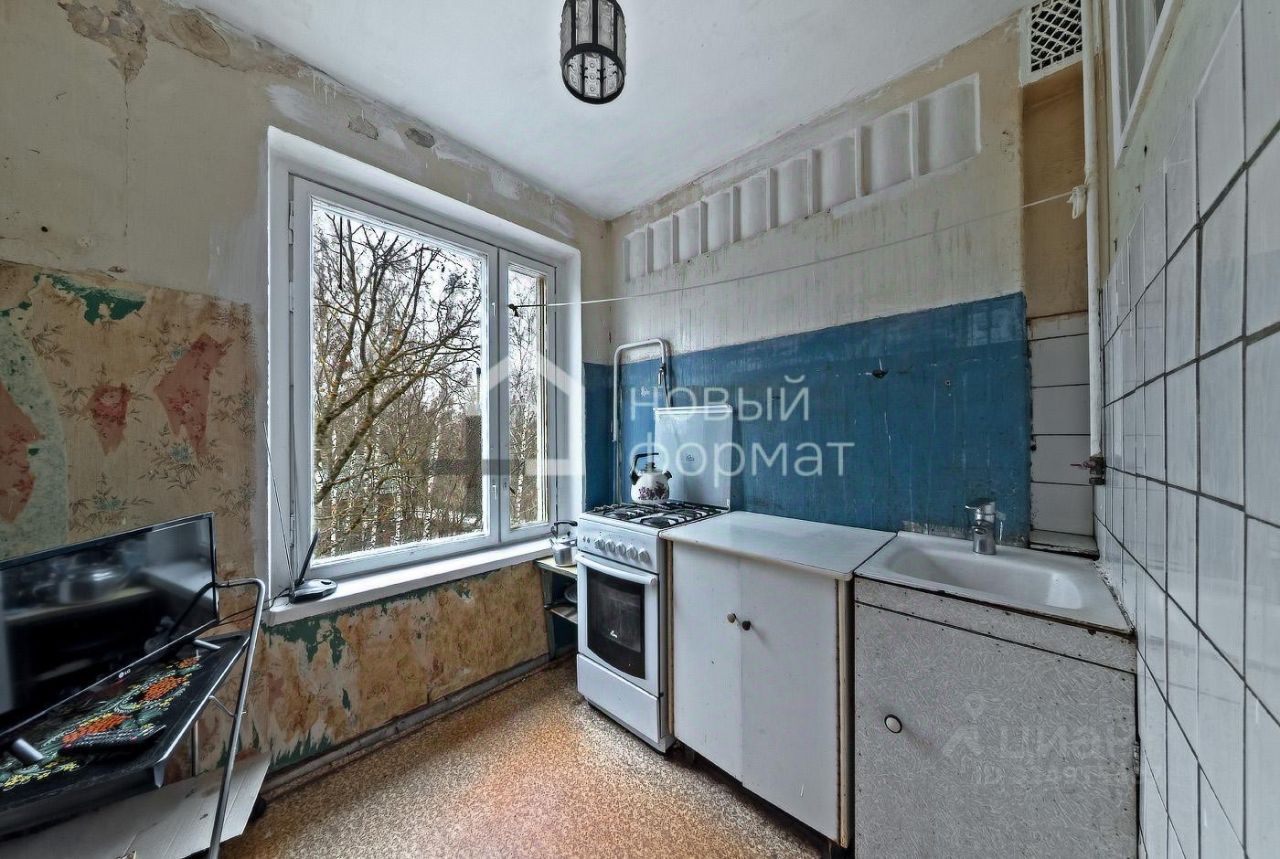 Продажа 3-комн квартиры на вторичном рынке пос. Здравница, улица Дубки, 6