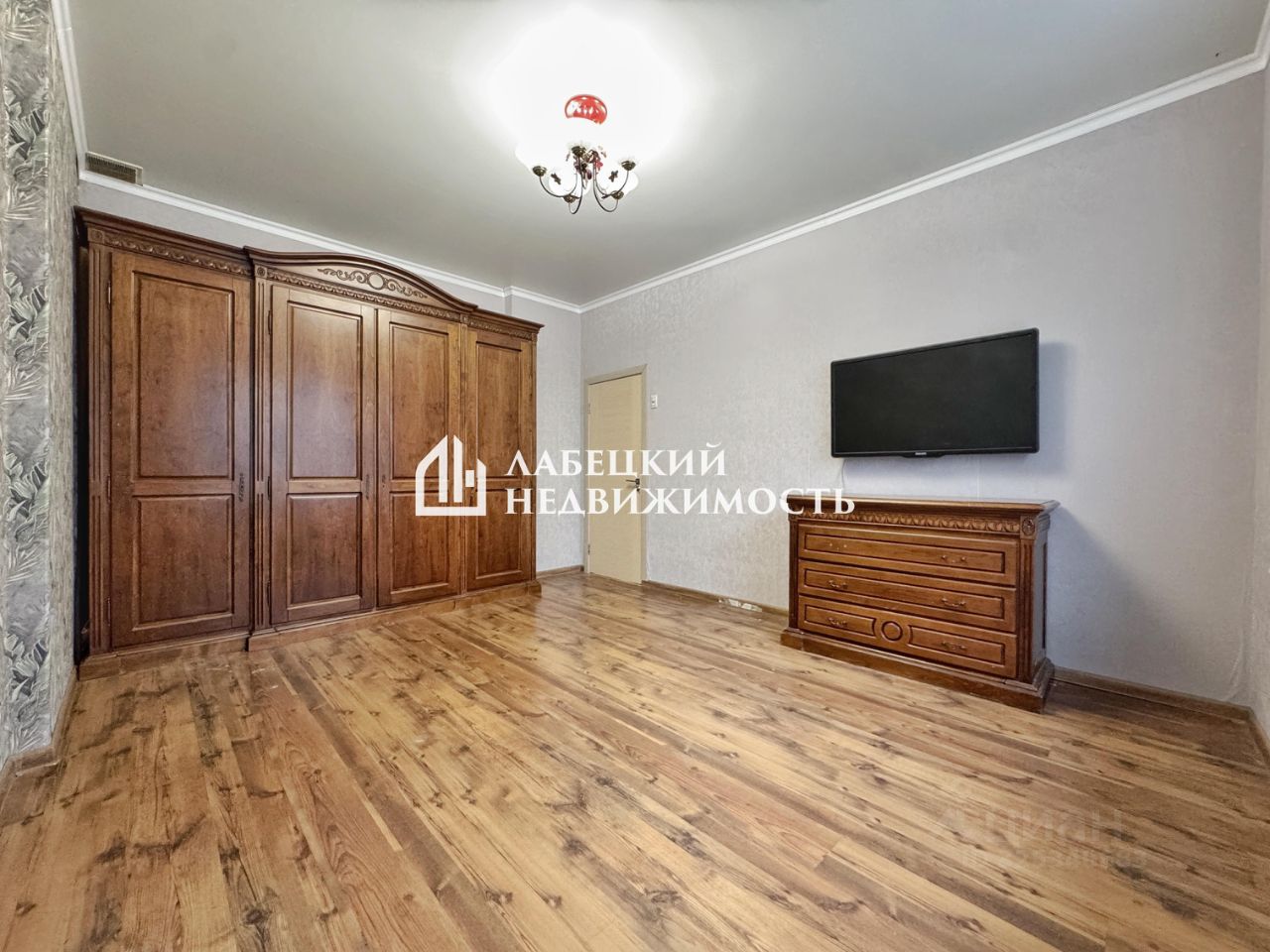 Продажа 3-комн квартиры на вторичном рынке улица Ефремова, 22