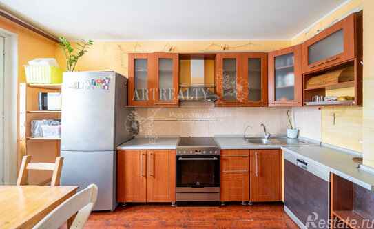 Продажа 2-комн квартиры на вторичном рынке ул Новинки,  д. 25