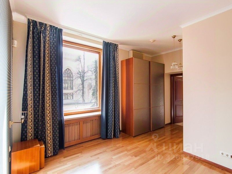 Продажа 2-комн квартиры на вторичном рынке улица Спиридоновка, 19