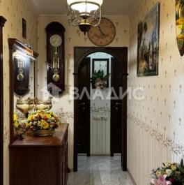 Продажа 3-комн квартиры на вторичном рынке Илимская улица,  д. 10