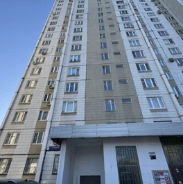 Продажа 4-комн квартиры на вторичном рынке ул Смольная,  д. 49