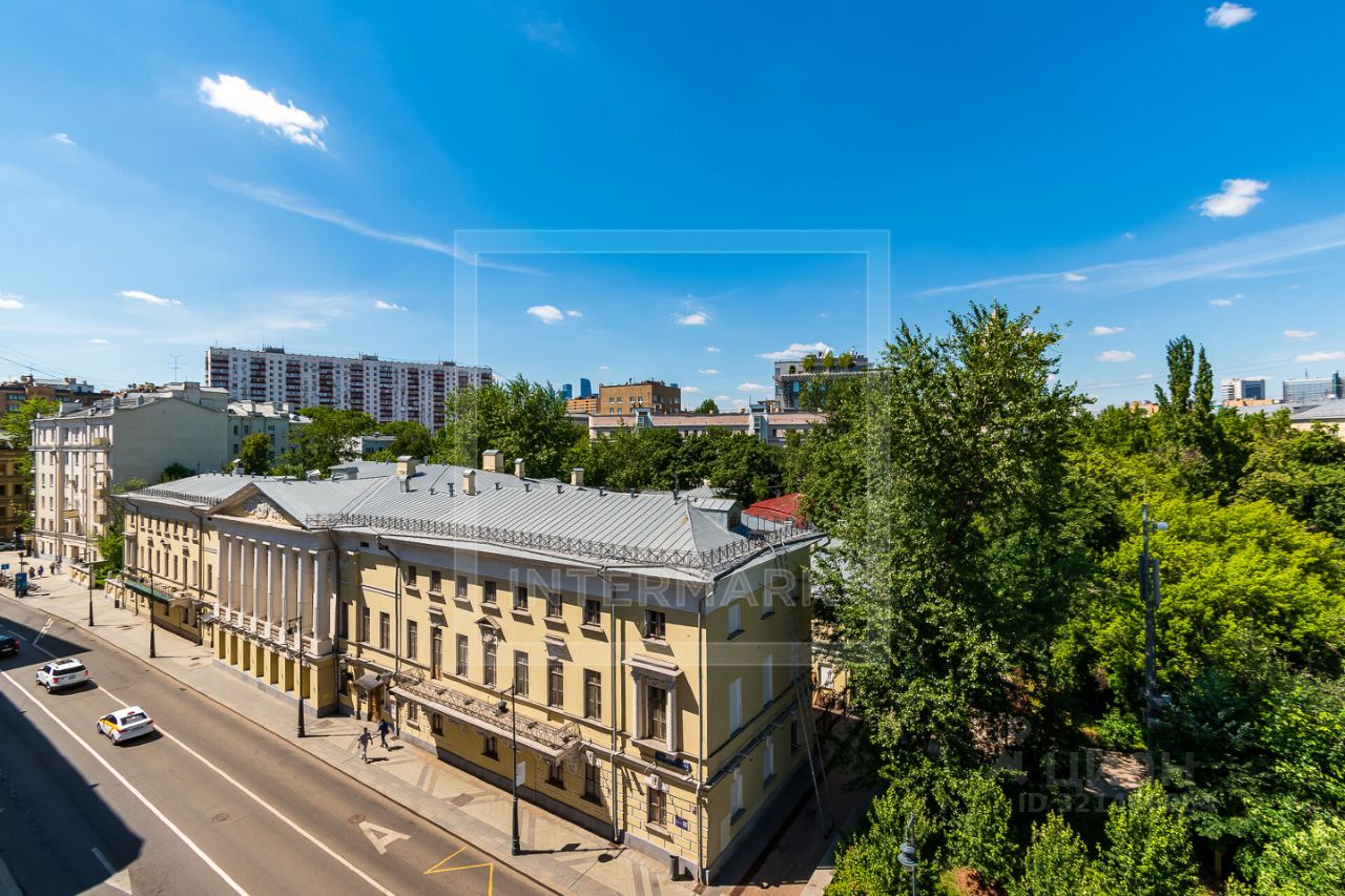 Продажа 3-комн квартиры на вторичном рынке улица Пречистенка, 25