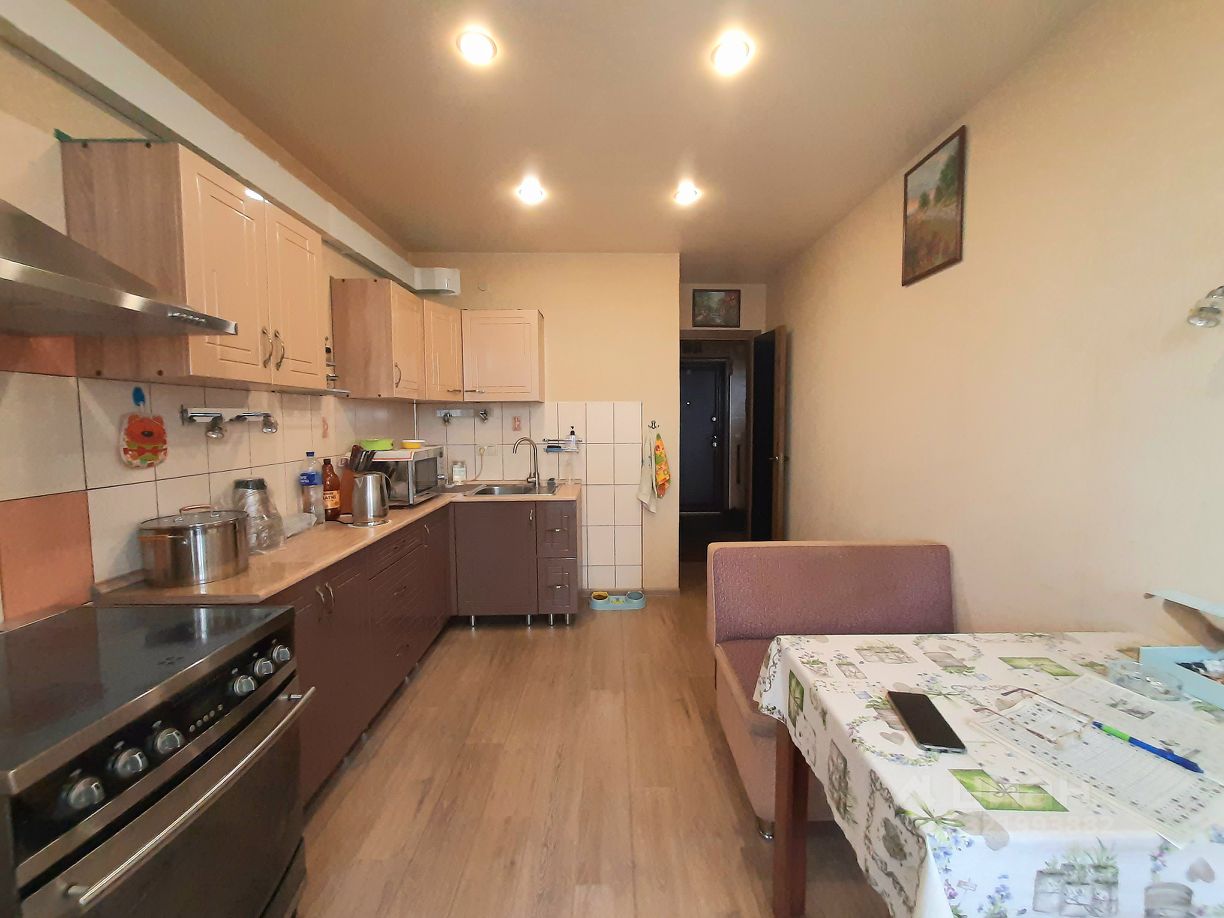 Продажа 4-комн квартиры на вторичном рынке Счастливая улица, 14