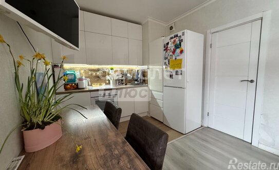 Продажа 2-комн квартиры на вторичном рынке Красногорск, ул Липовой Рощи,  д. 1,  к. 3