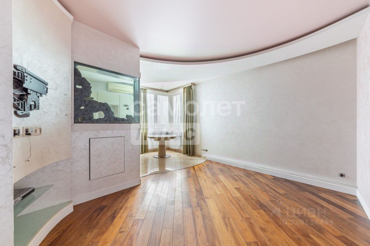 Продажа 4-комн квартиры на вторичном рынке Красногорск, Лесная улица, 14