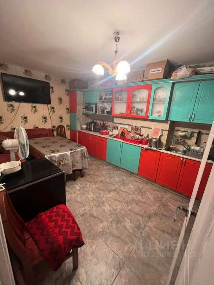 Продажа 3-комн квартиры на вторичном рынке Тельмана, улица Октябрьская, 2