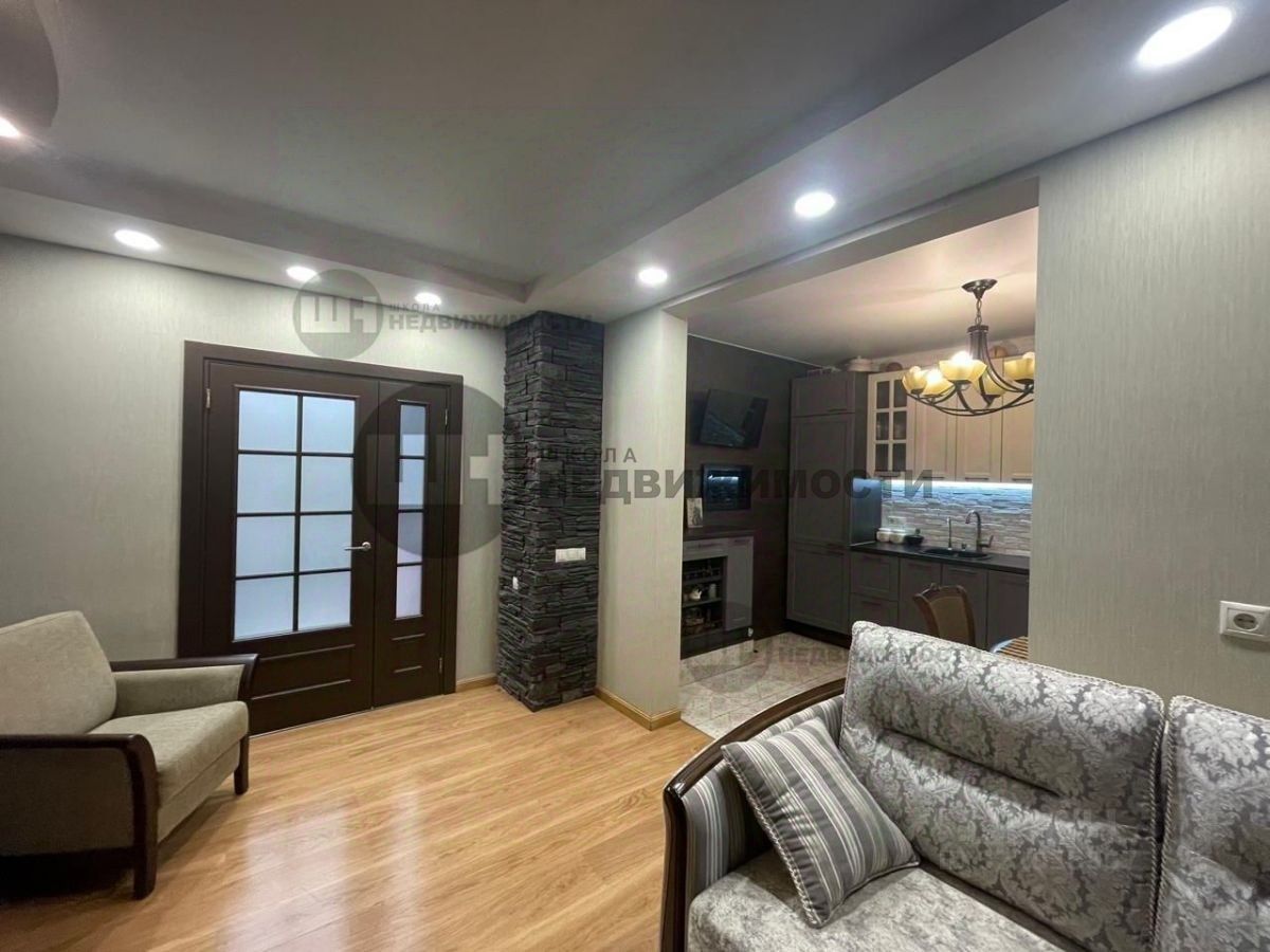 Продажа 2-комн квартиры на вторичном рынке проспект Александровской фермы, 8