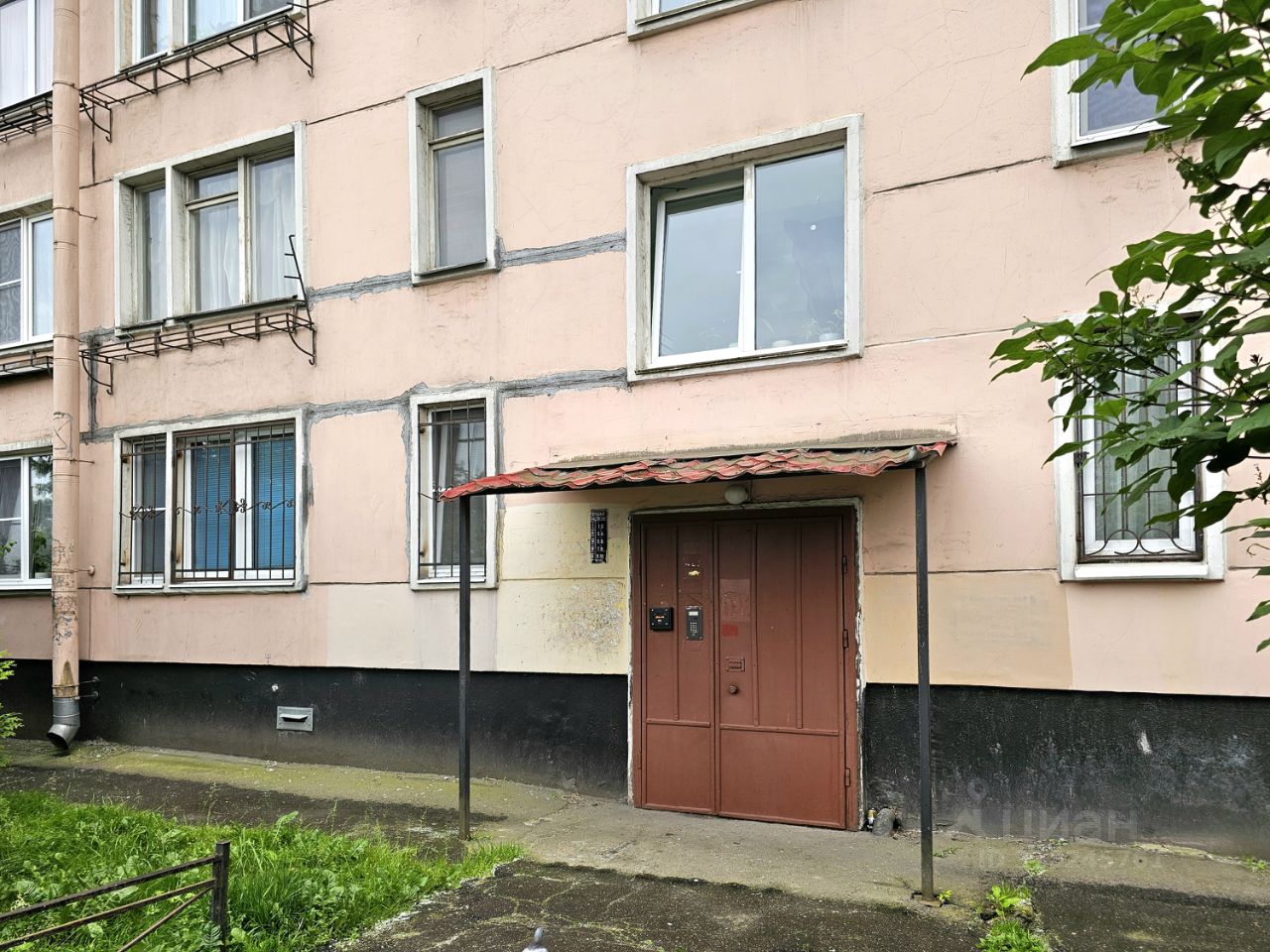 Продажа 3-комн квартиры на вторичном рынке Трамвайный проспект, 21К1