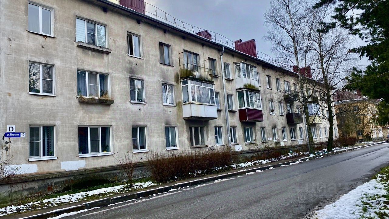 Продажа 2-комн квартиры на вторичном рынке Кировск, улица Пушкина, 10