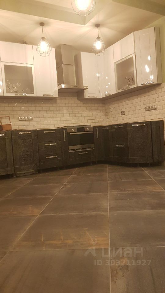 Аренда 3-комн квартиры на вторичном рынке улица Чароитовая, 1к1