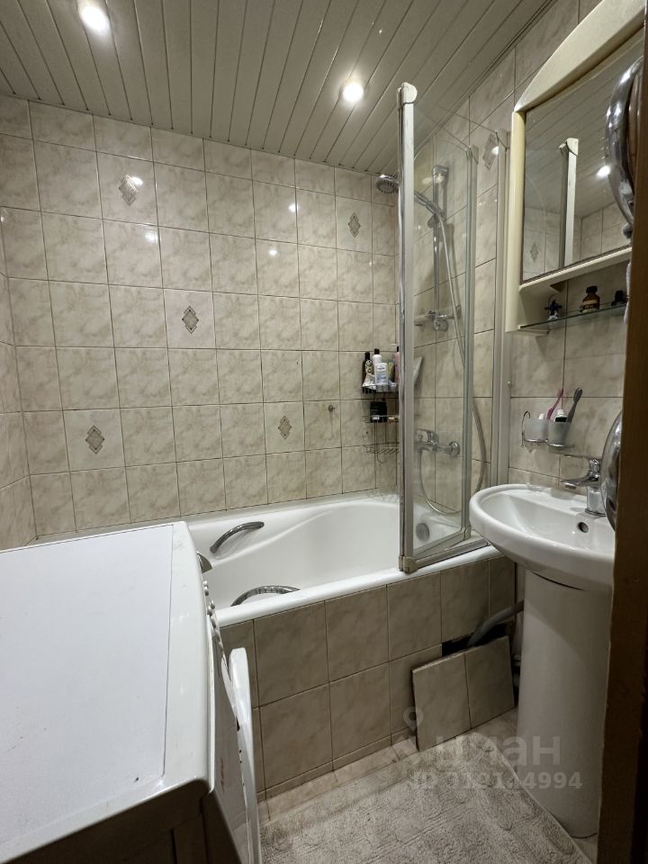 Продажа 3-комн квартиры на вторичном рынке улица Лени Голикова, 98К3