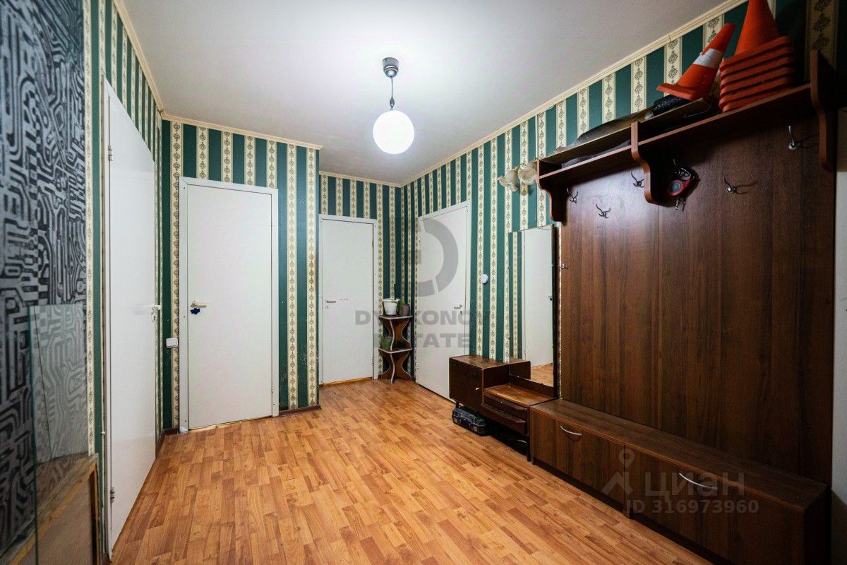 Продажа 3-комн квартиры на вторичном рынке Зверинская улица, 32