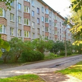 Продажа 2-комн квартиры на вторичном рынке Петергоф г, Разводная ул,  д. 39