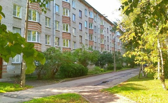 Продажа 2-комн квартиры на вторичном рынке Петергоф г, Разводная ул,  д. 39