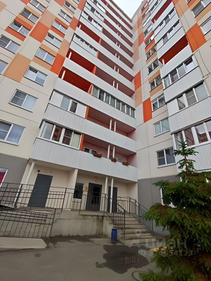 Продажа 2-комн квартиры на вторичном рынке пос. Шушары, Ленсоветовский тер., 13