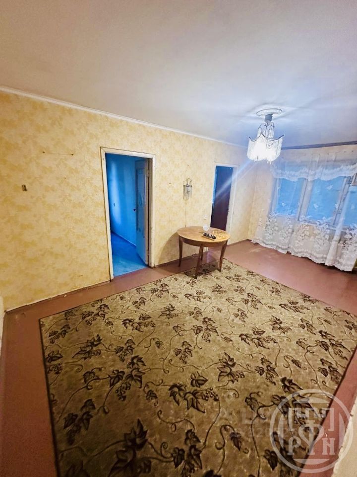 Продажа 4-комн квартиры на вторичном рынке Луга, проспект Кирова, 10