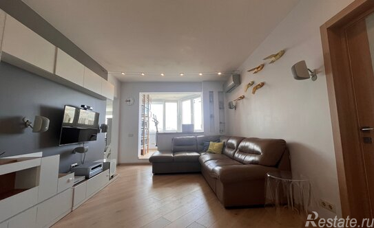 Продажа 3-комн квартиры на вторичном рынке ул Авиаторов,  д. 5