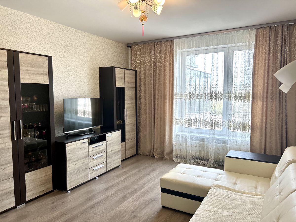 Аренда 2-комн квартиры на вторичном рынке 24-я Васильевского острова линия, 29