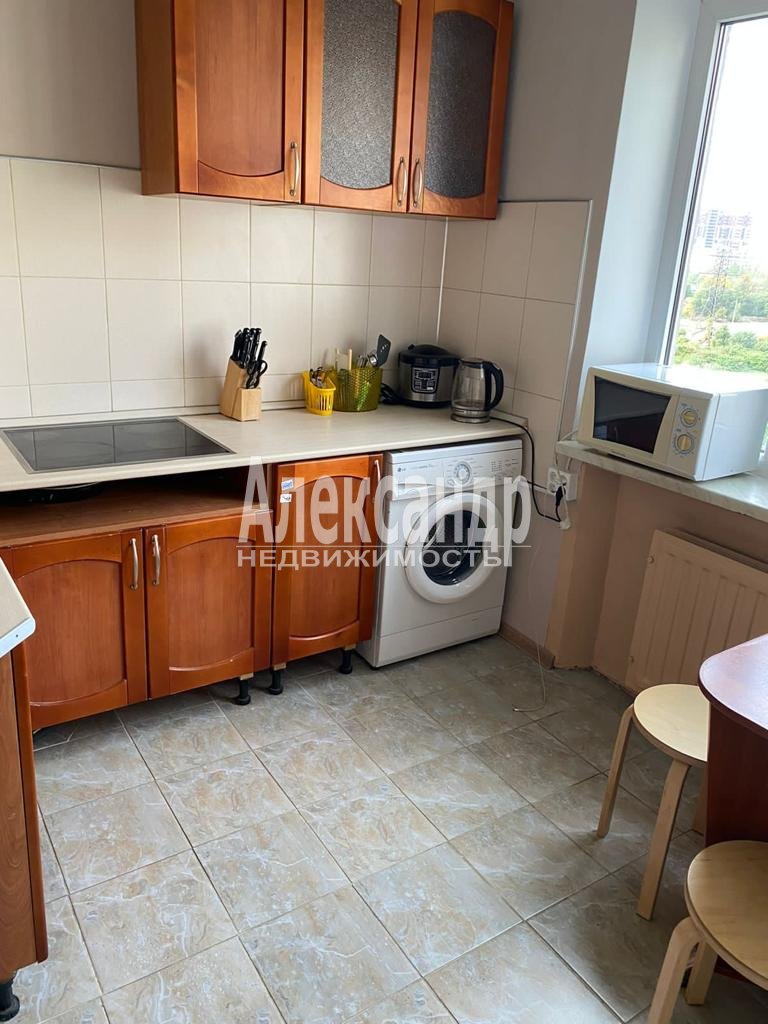 Продажа 3-комн квартиры на вторичном рынке Передовиков ул. ,  д. 33,  к. 1