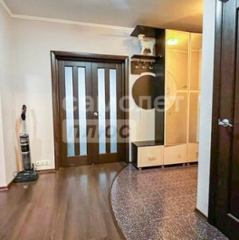 Продажа 3-комн квартиры на вторичном рынке Изюмская улица