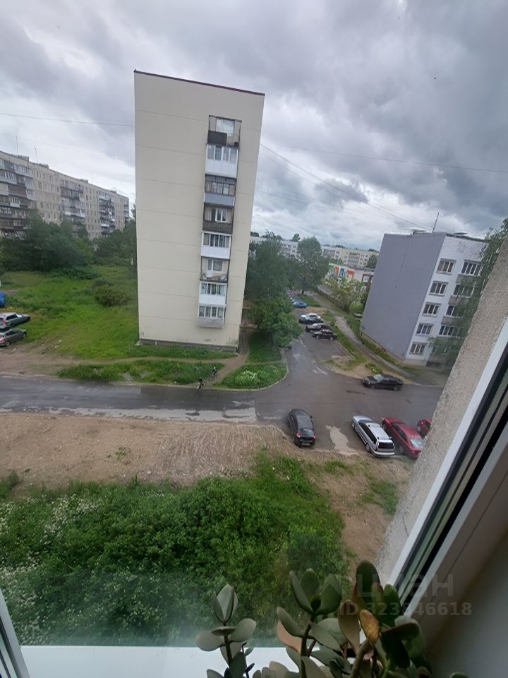 Продажа 2-комн квартиры на вторичном рынке Волхов, Авиационная улица, 32