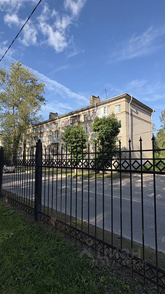 Продажа 1-комн квартиры на вторичном рынке Волхов, Волховский проспект, 45