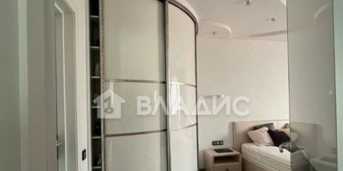 3-комн квартира улица Архитектора Власова,  д. 8