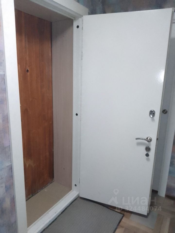 Продажа 2-комн квартиры на вторичном рынке Большеохтинский проспект, 14