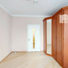 Продажа 2-комн квартиры на вторичном рынке улица Академика Комарова,  д. 18