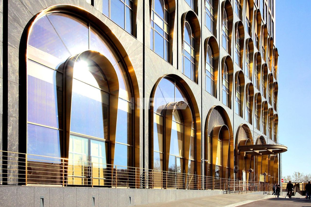 Продажа 3-комн квартиры на вторичном рынке Поклонная улица, 9