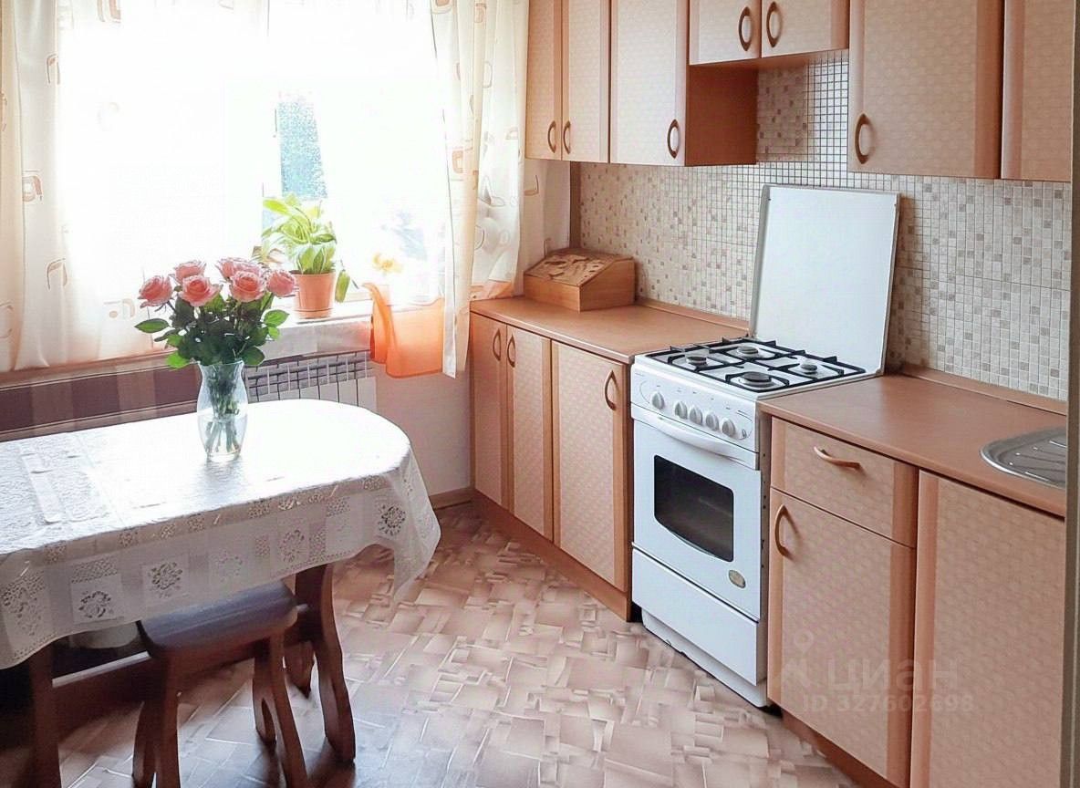 Продажа 3-комн квартиры на вторичном рынке Петергоф, Суворовская улица, 3к9