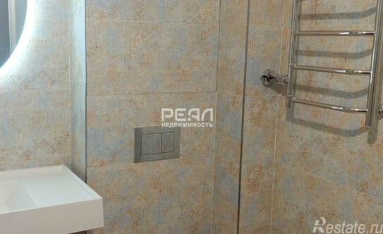 Продажа 4-комн квартиры на вторичном рынке Шушары п,  д. 8 к2