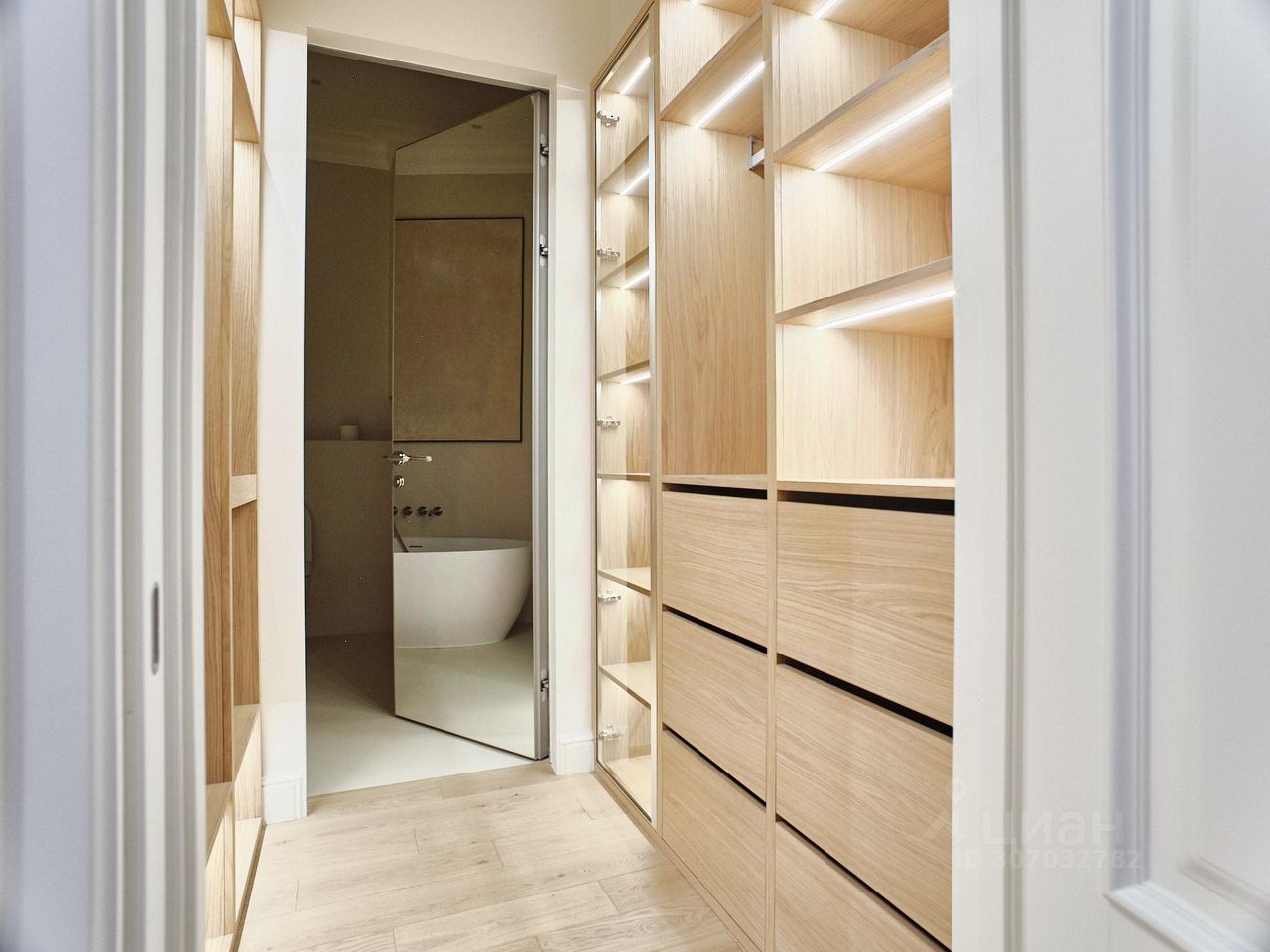 Продажа 3-комн квартиры на вторичном рынке улица Знаменка, 13С1