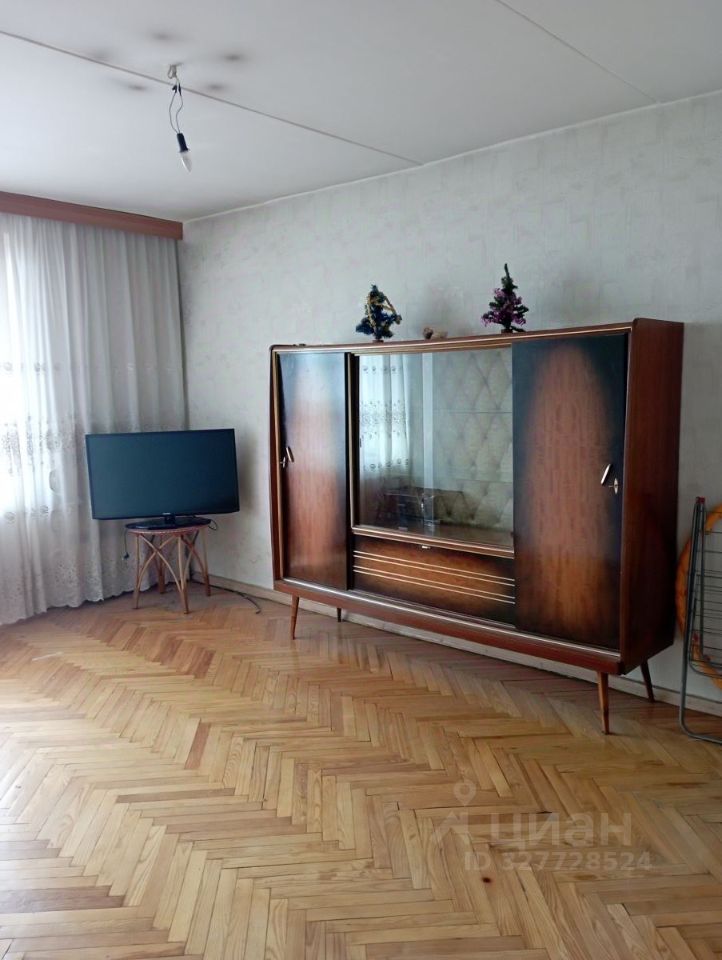 Продажа 2-комн квартиры на вторичном рынке Севастопольский проспект, 58