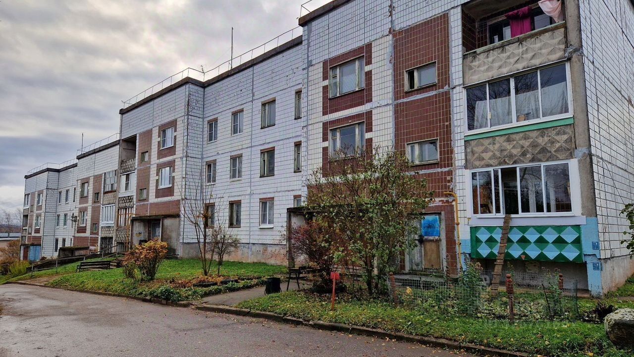 Продажа 2-комн квартиры на вторичном рынке д. Бор, 32