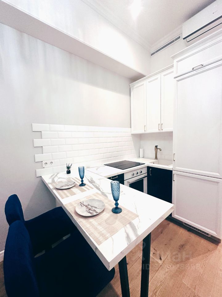 Аренда 2-комн квартиры на вторичном рынке улица Большая Молчановка, 23С2