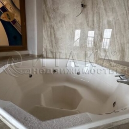 Продажа 4-комн квартиры на вторичном рынке Просвещения пр-кт,  д. 14 к4