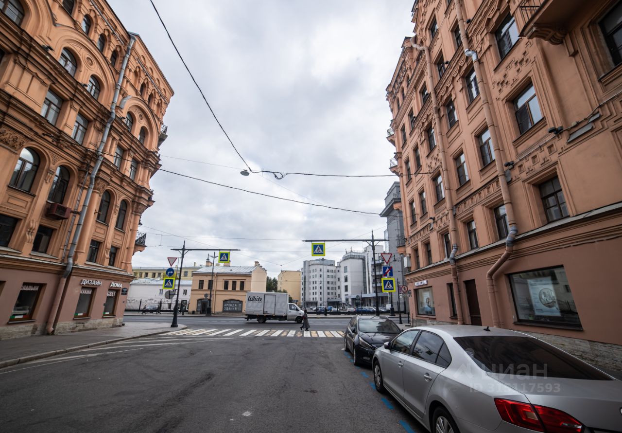 Продажа 2-комн квартиры на вторичном рынке Московский проспект, 63