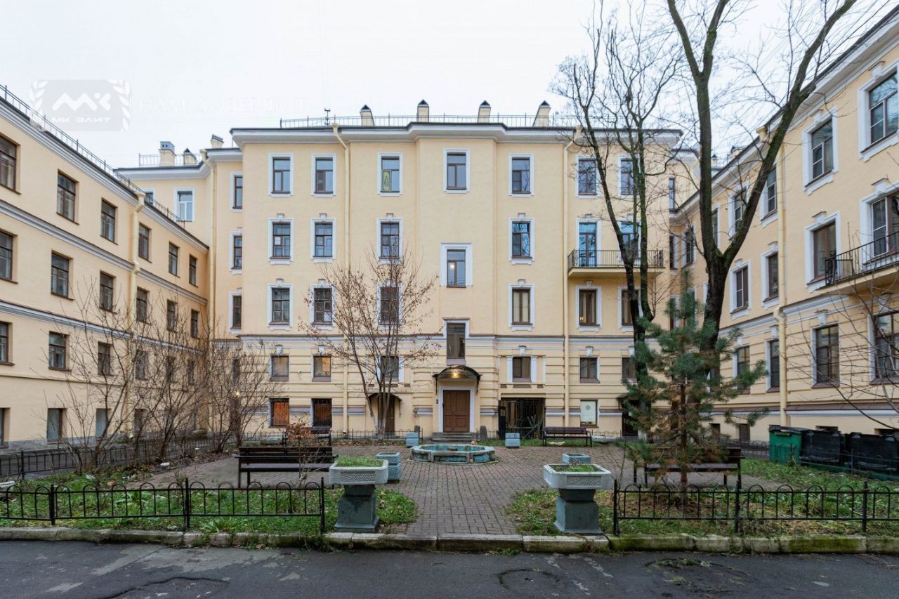 Продажа 4-комн квартиры на вторичном рынке Большая Морская улица, 31