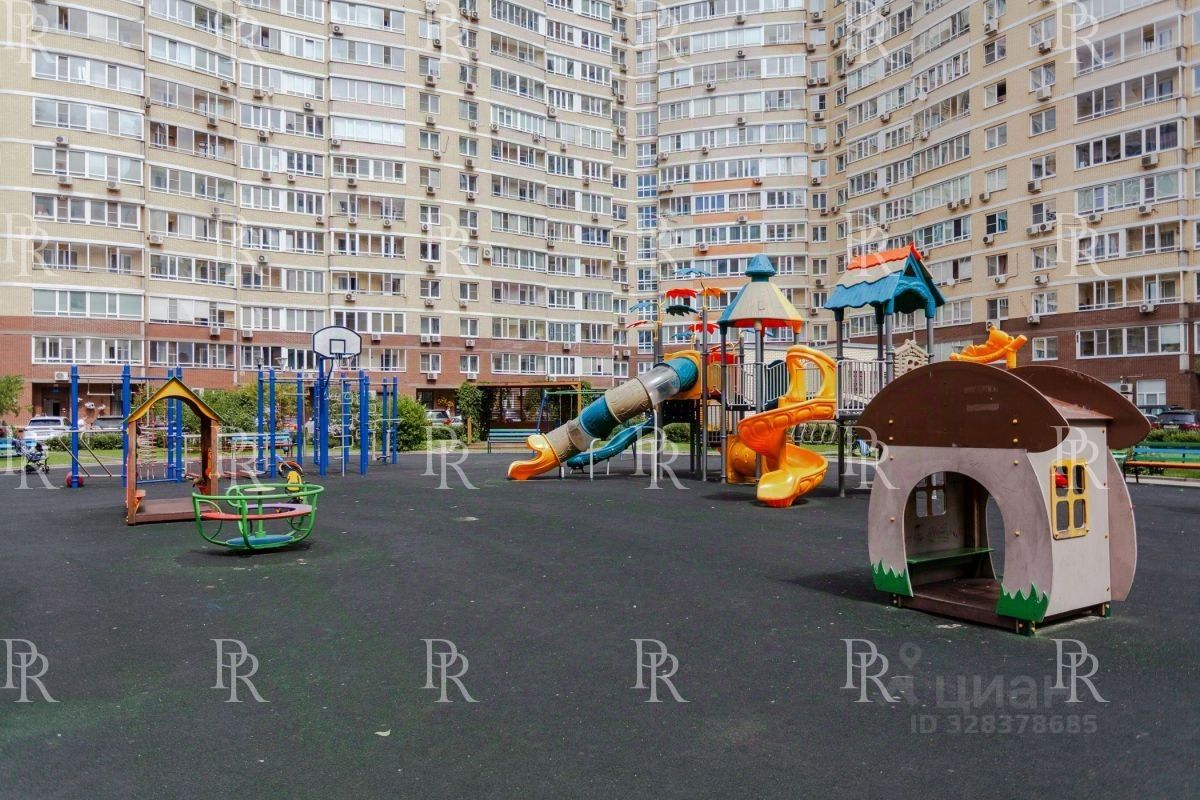 Продажа 4-комн квартиры на вторичном рынке улица Покрышкина, 8