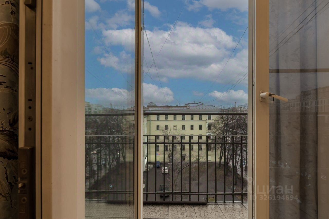 Продажа 3-комн квартиры на вторичном рынке Московский проспект, 64