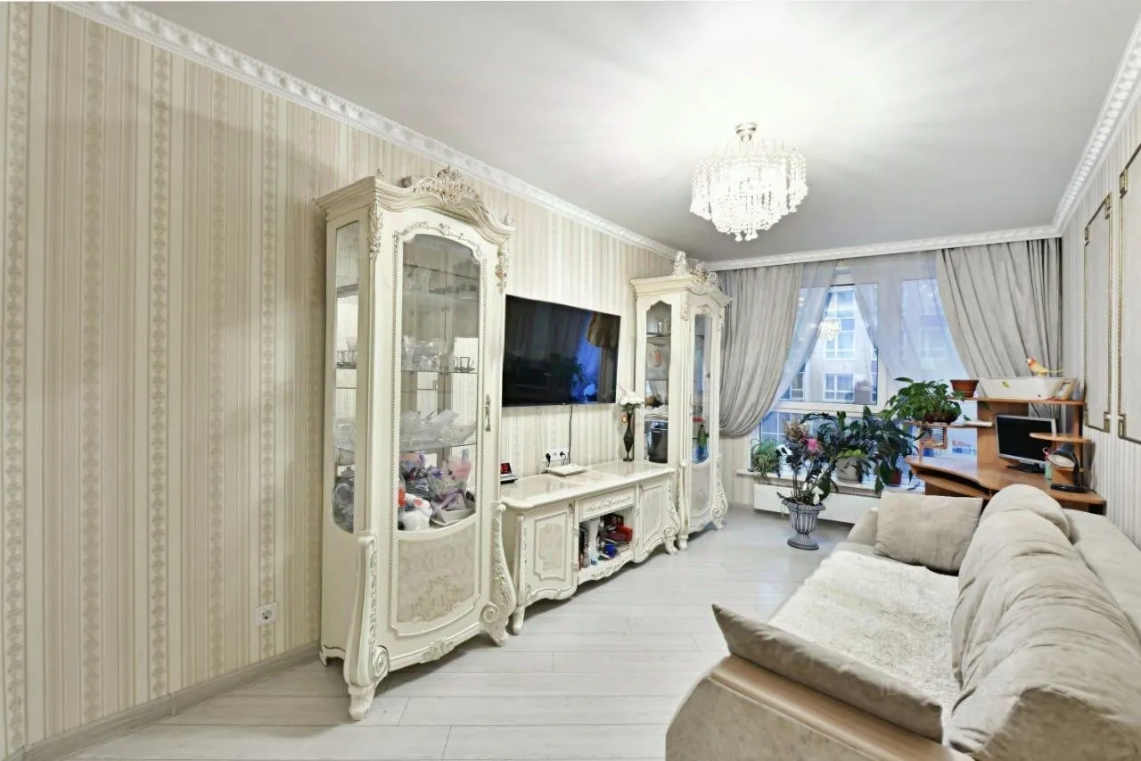 Продажа 2-комн квартиры на вторичном рынке Королев, улица Академика Легостаева,  д. 8