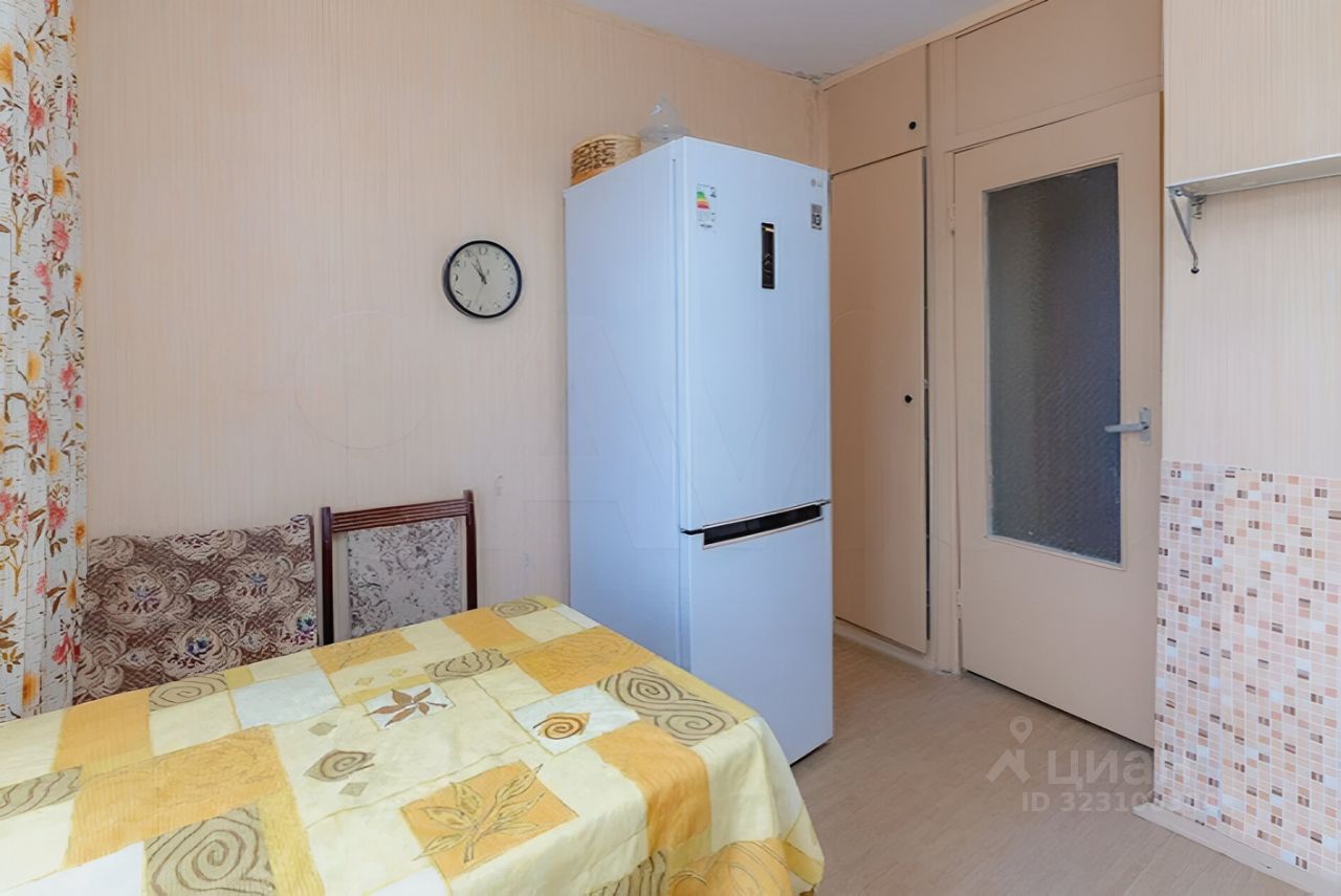 Продажа 3-комн квартиры на вторичном рынке пос. Сосново, улица Связи, 11