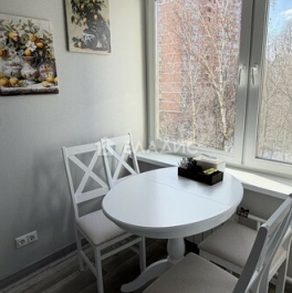 Продажа 1-комн квартиры на вторичном рынке улица Введенского,  д. 12 к2