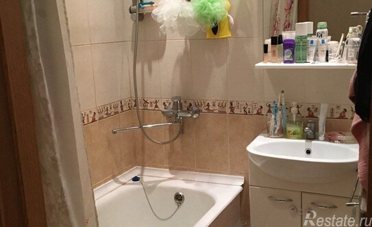 Продажа 2-комн квартиры на вторичном рынке улица Константина Федина,  д. 10